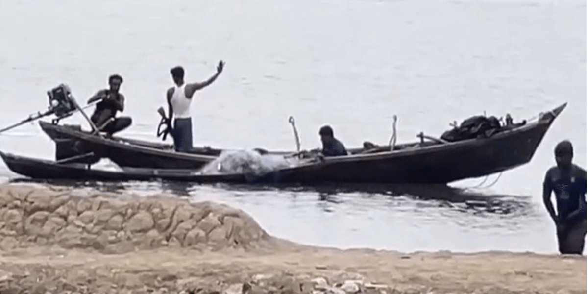 টেকনাফে নাফ নদী সীমান্তে গোলাগুলি