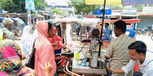 দাবদাহে পুড়ছে দিনাজপুর, ডাব-আখের রসের দোকানে উপচে পড়া ভিড়