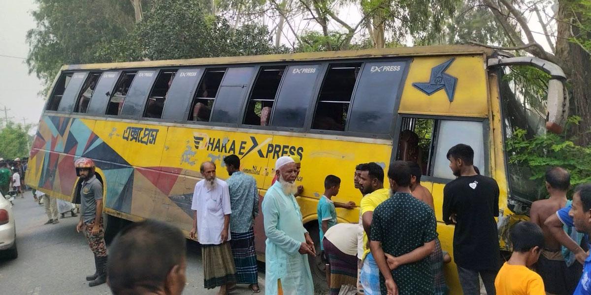 বেলকুচিতে বাসচাপায় অটোভ্যানের ৩ যাত্রী নিহত