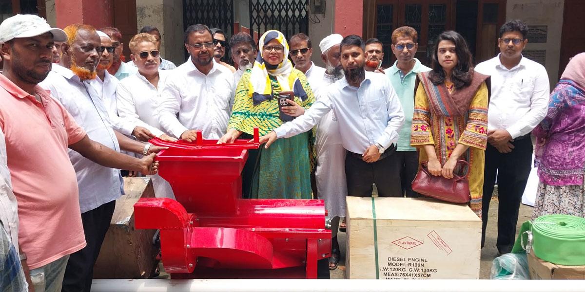 যন্ত্রের ছোঁয়ায় মাঠে নতুন সম্ভাবনা