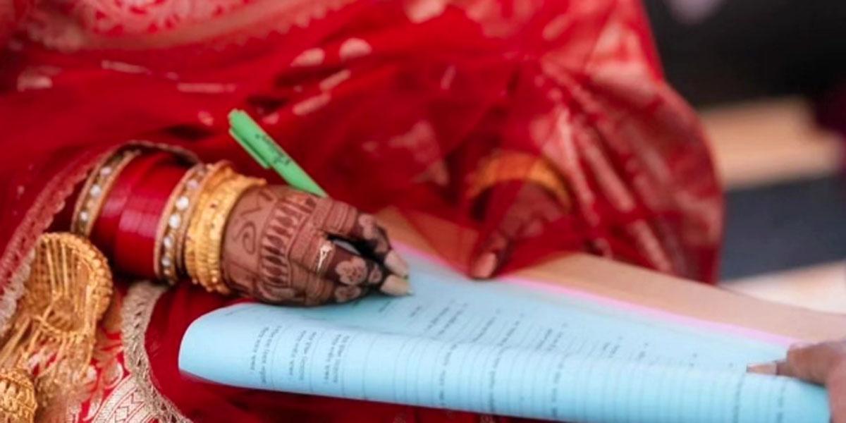 আবেগের বিয়েতে ঝুঁকিতে পড়ছে মেয়েরা