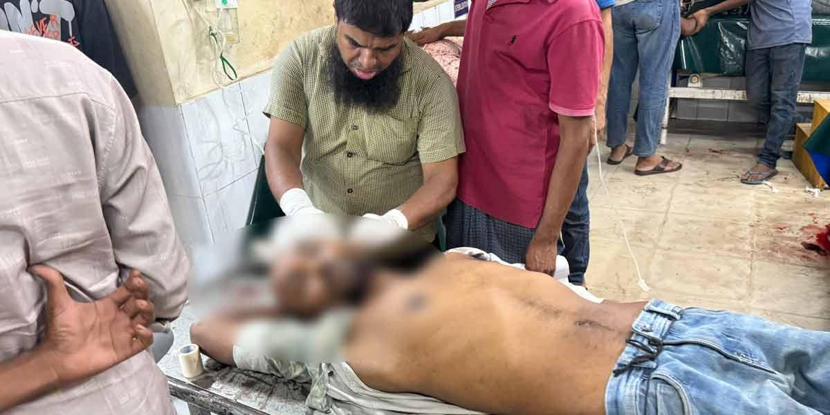 ফেনীতে গ্যাসবোঝাই ট্রাক-কাভার্ডভ্যান সংঘর্ষ, নিহত ২