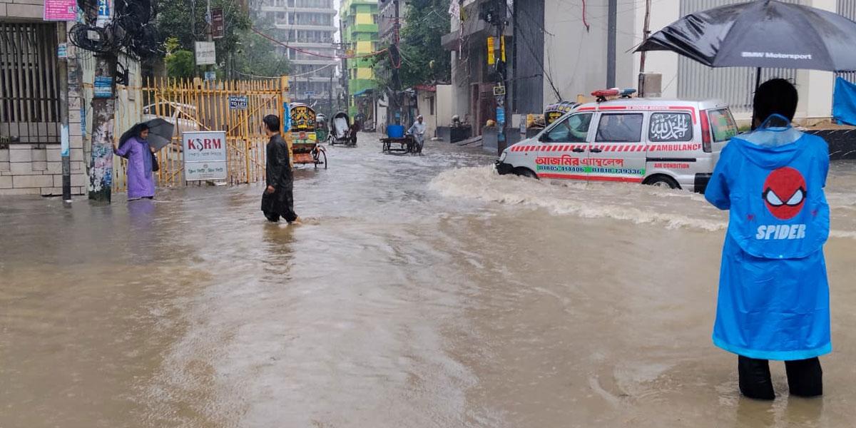 চট্টগ্রামের বৃষ্টির পানিতে জলাবদ্ধতা, ভোগান্তিতে এলাকাবাসী