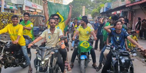 মুন্সীগঞ্জে ব্রাজিল সমর্থকদের বর্ণাঢ্য শোভাযাত্রা