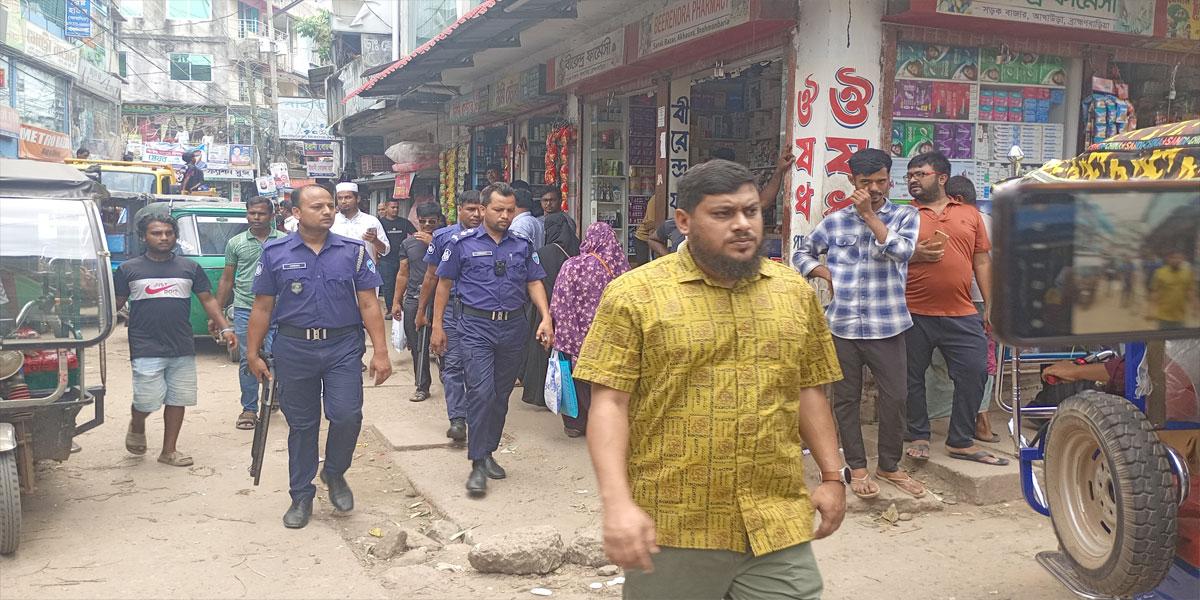 আখাউড়ায় উচ্ছেদ অভিযান, হকারদের মালামাল জব্দ