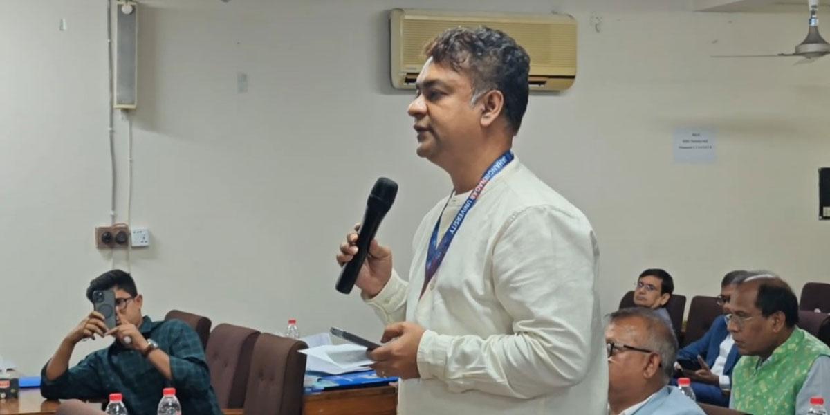 জাবি সিনেটে বঙ্গবন্ধুর নামে হল পুনঃনামকরণের দাবিতে উত্তেজনা