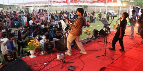 সুরের আকাশে নতুন ধূমকেতু রেইথস