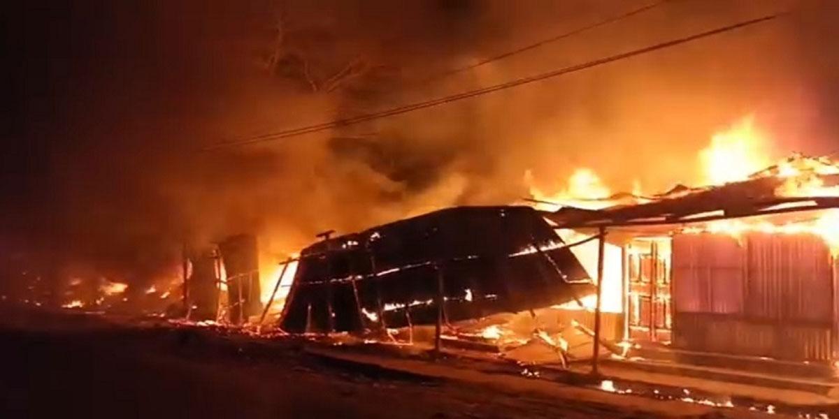 সিরাজদীখানে অগ্নিকাণ্ডে ২ দোকান পুড়ে ছাই
