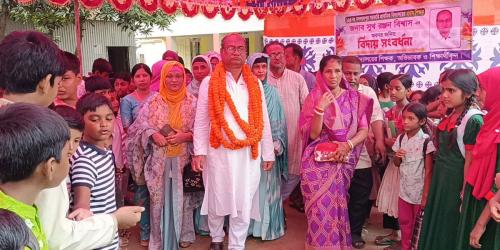 চাঁদপুরে দীর্ঘ ৩৯ বছরের শিক্ষাসেবা শেষে সম্মানজনক বিদায় শিক্ষকের
