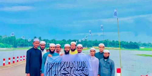 সারাদেশে কালেমার পতাকা: নানা প্রশ্ন