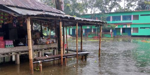লালমনিরহাটে পানিবন্দি হাজারো মানুষ