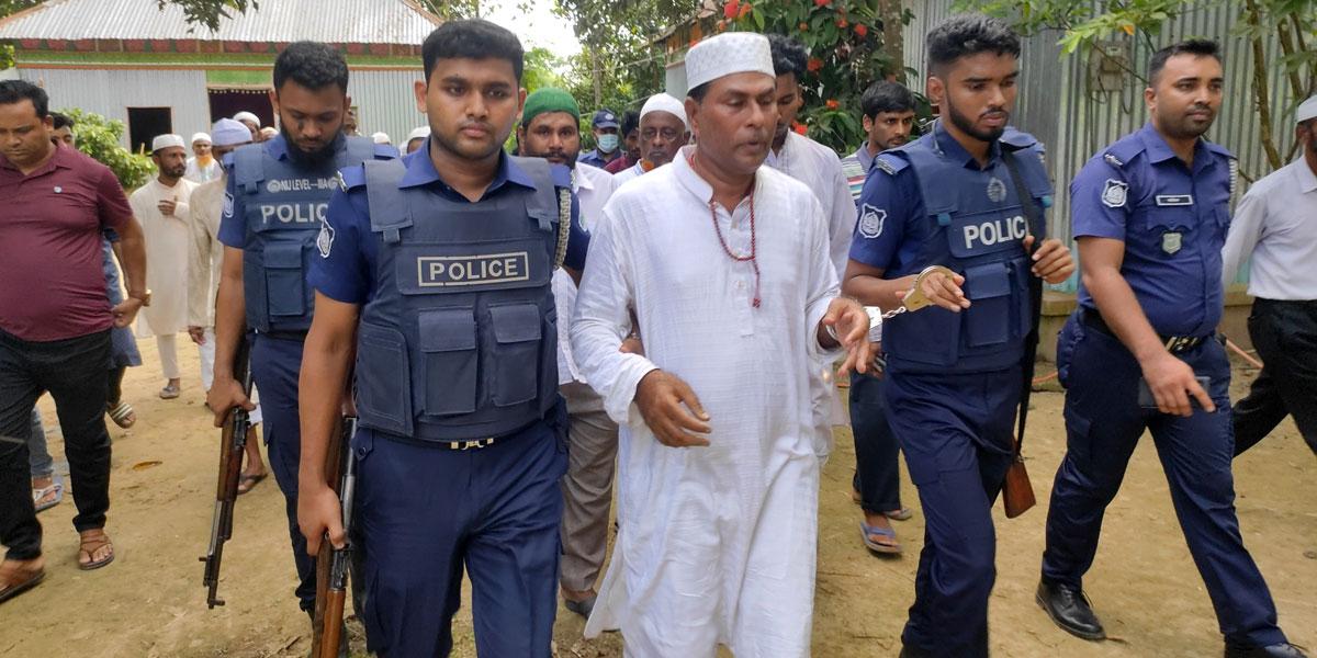 মায়ের জানাজায় অংশ নিলেন প্যারোলে মুক্তি পাওয়া স্বেচ্ছাসেবক লীগ নেতা
