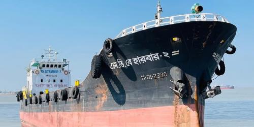 কর্ণফুলীতে পাথরবোঝাই লাইটার জাহাজ ডুবি, ১২ নাবিক উদ্ধার