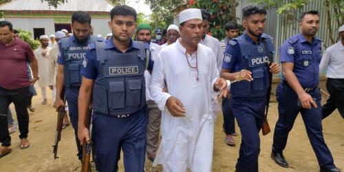 মায়ের জানাজায় অংশ নিলেন প্যারোলে মুক্তি পাওয়া স্বেচ্ছাসেবক লীগ নেতা