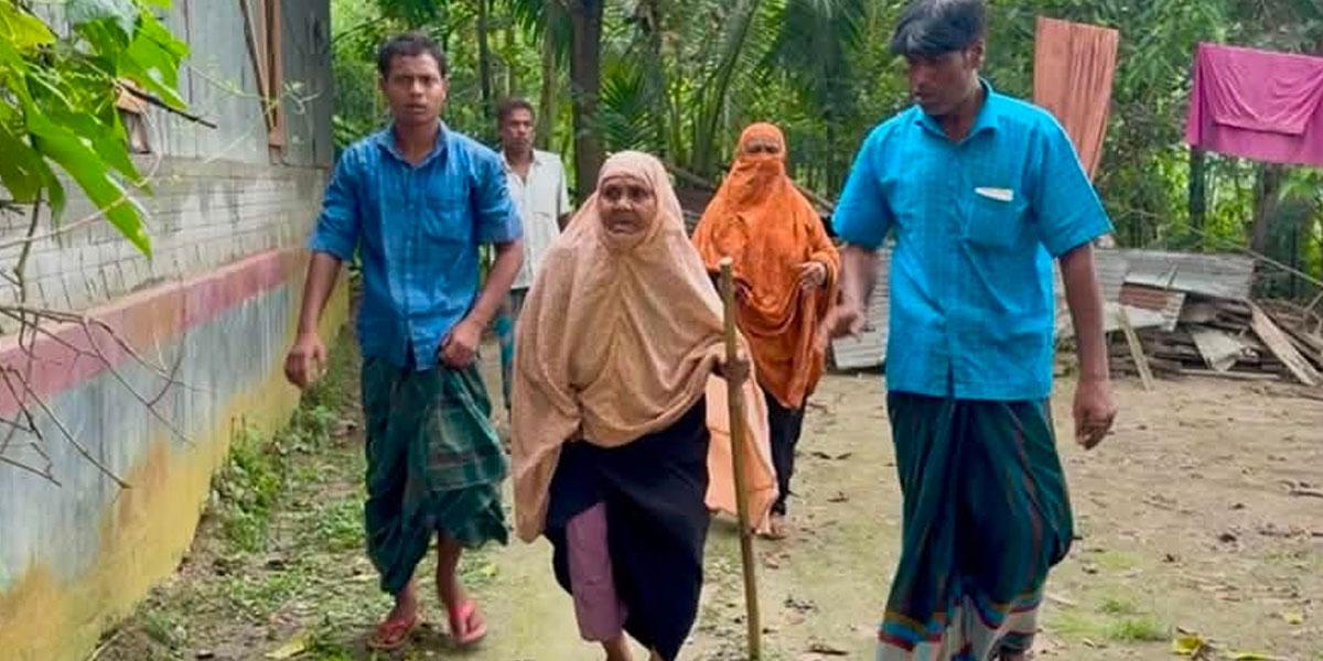 সন্তানেরা ফিরিয়ে নিয়েছে মুখ, নিজের অধিকার ফিরে পেতে প্রশাসনের শরণাপন্ন মা!