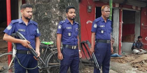 হিলিতে কার্যক্রম নিষিদ্ধ আ.লীগের মিছিল প্রতিহত করতে পুলিশের সর্তকতা