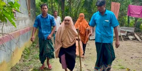 সন্তানেরা ফিরিয়ে নিয়েছে মুখ, নিজের অধিকার ফিরে পেতে প্রশাসনের শরণাপন্ন মা!