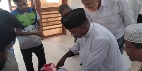 গরীব ছাত্রের জন্য বরাদ্দ সাইকেল নাতিকে উপহার দিলেন জামায়াত নেতা
