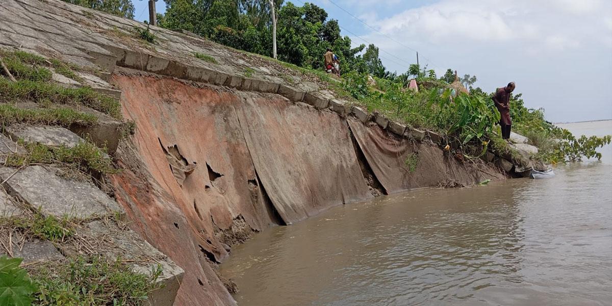 চিলমারীতে ব্রহ্মপুত্রের তীর রক্ষা, বাঁধে ধস