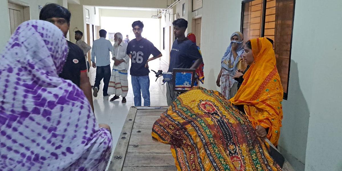 শিবচরে কাভার্ড ভ্যানেরচাপায় নিহত ২, আহত ২