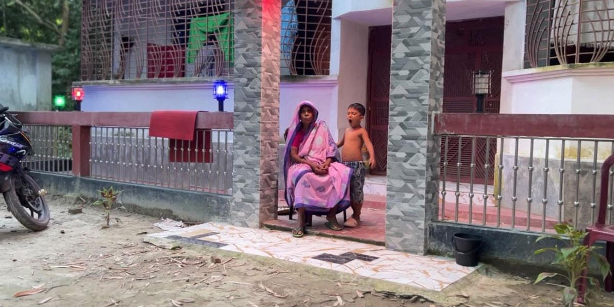 নগরকান্দায় প্রবাসীর বাড়ি দখল করে তালা, পুলিশের হস্তক্ষেপে উদ্ধার