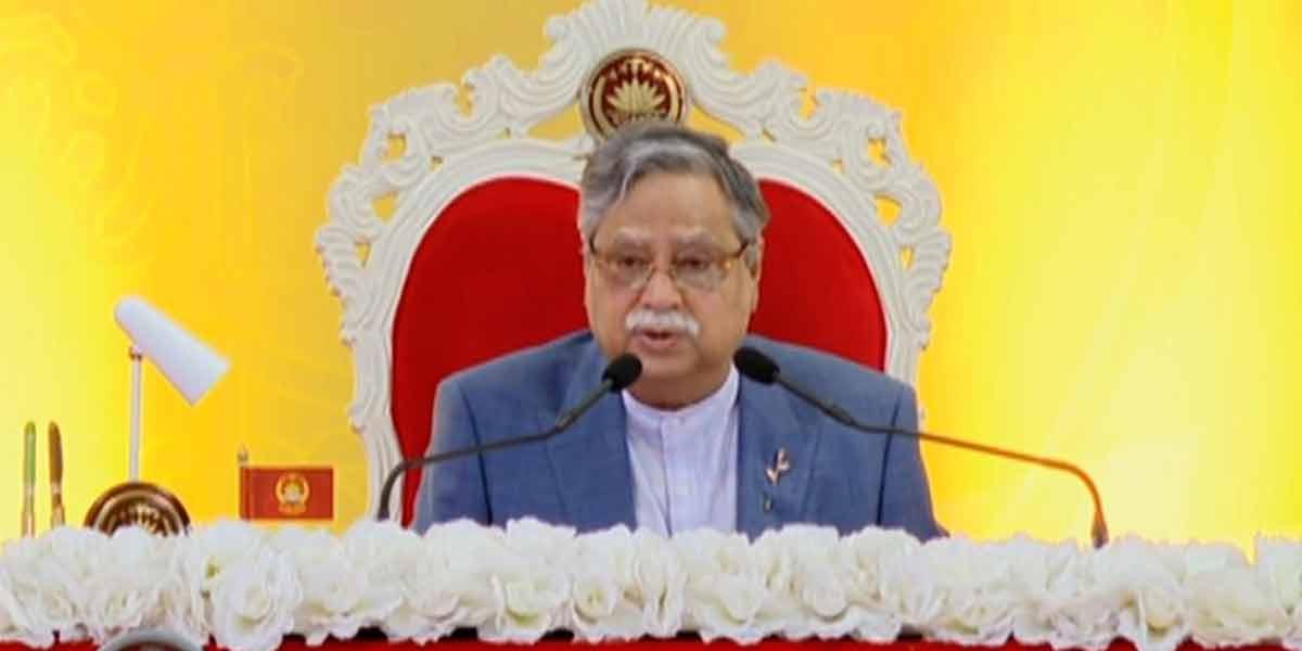 সশস্ত্র বাহিনীকে চতুর্মাত্রিক করতে অঙ্গীকারবদ্ধ সরকার: রাষ্ট্রপতি