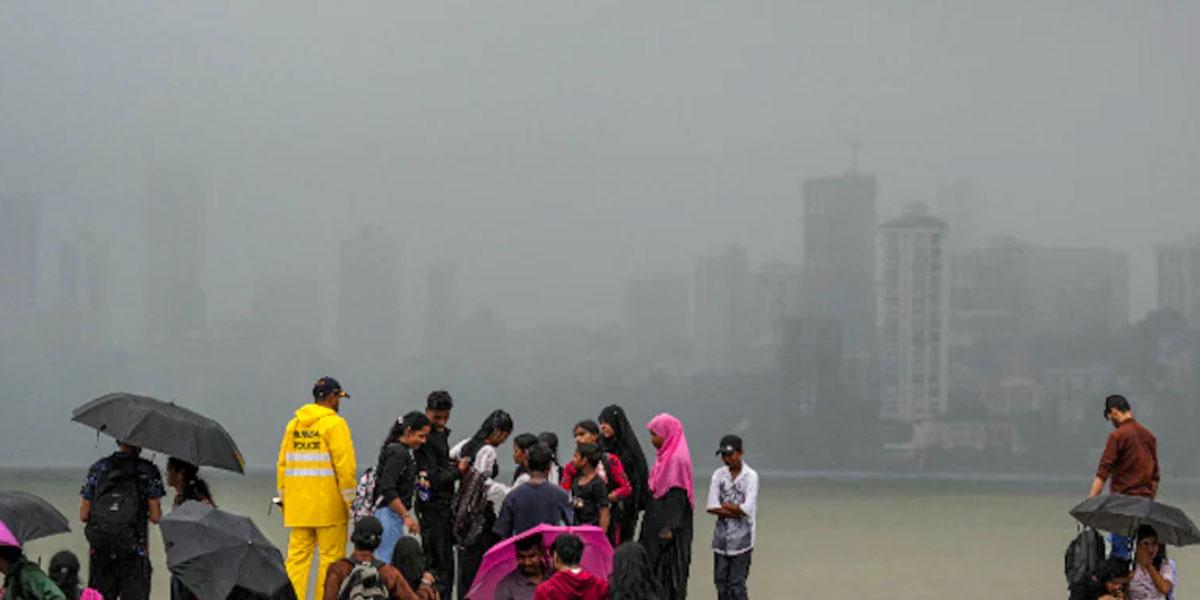 মুম্বাইয়ে ভারী বৃষ্টিতে রেড অ্যালার্ট জারি