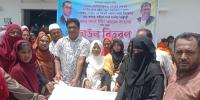 পেকুয়ায় অসহায় নারীদের মাঝে চাল বিতরণ বিএনপির