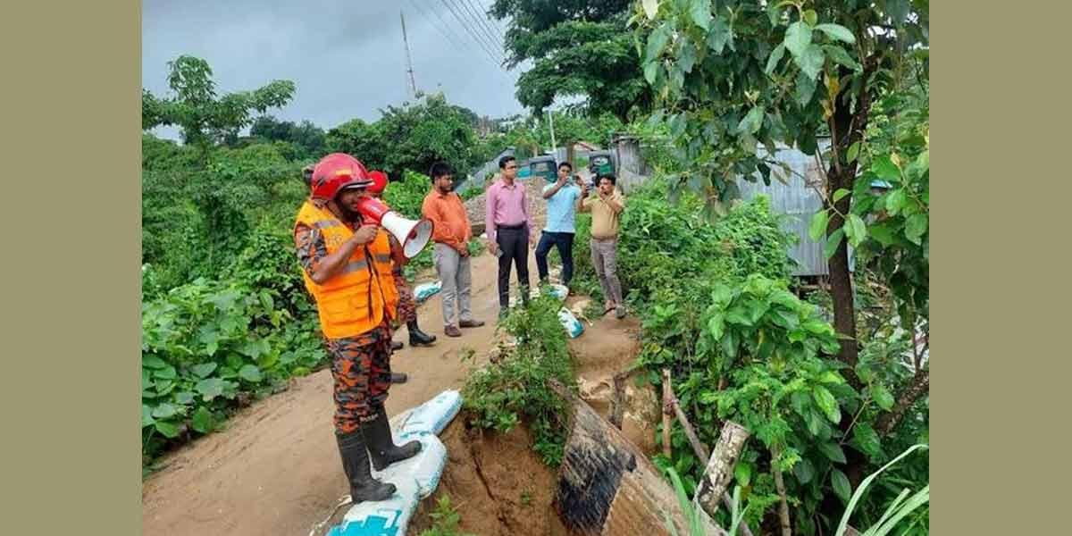 পাহাড়ধসের শঙ্কা: রাঙামাটিতে ঝুঁকিপূর্ণ এলাকা থেকে সরতে মাইকিং