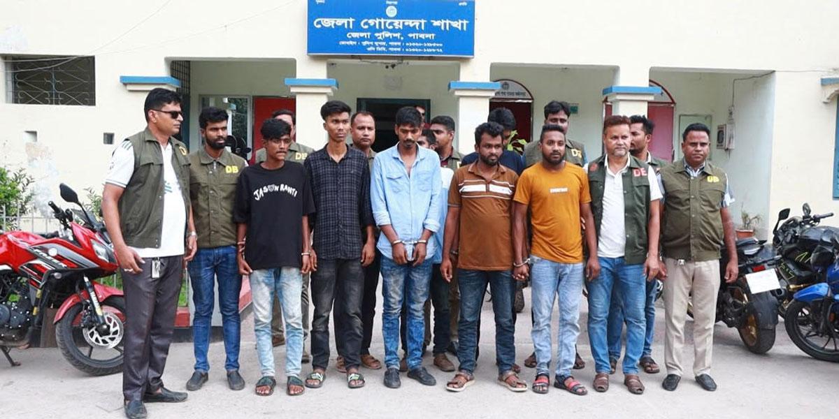 পাবনায় পিস্তল-গুলিসহ গ্রেপ্তার ৭