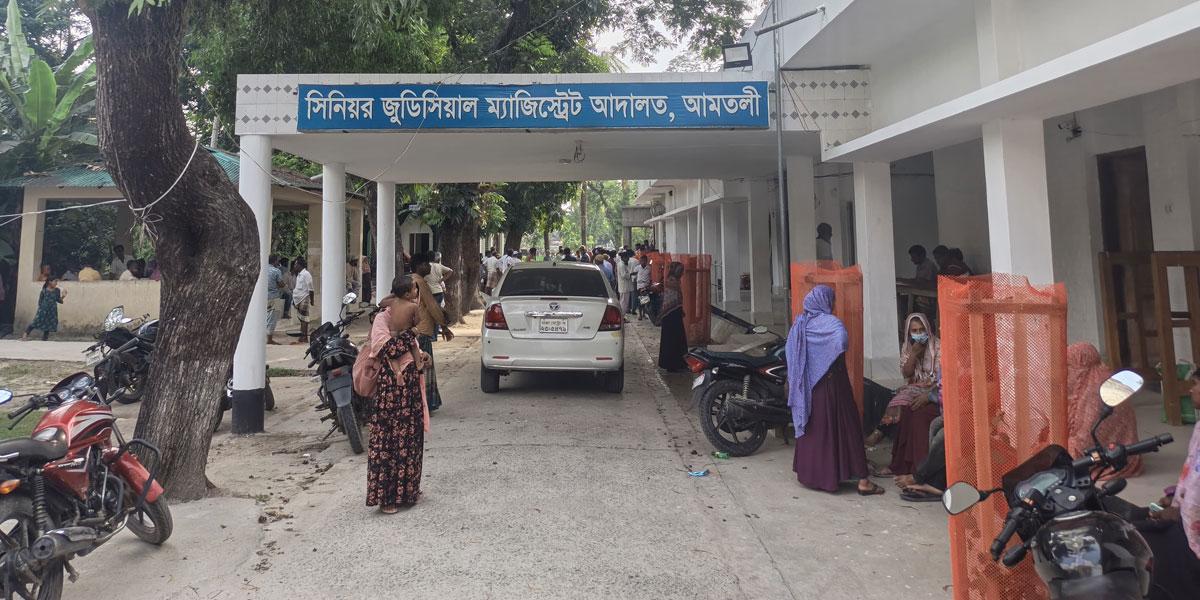 বরগুনায় সংরক্ষিত বন দখল ও গাছ কাটার অভিযোগে ৫ জন কারাগারে