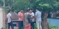 লুঙ্গি পরা যুবকের ‘প্যান্টের পকেটে’ মিলেছে গাঁজা!