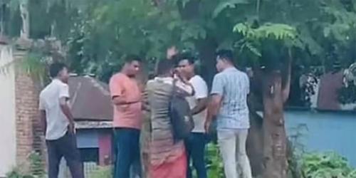 লুঙ্গি পরা যুবকের ‘প্যান্টের পকেটে’ মিলেছে গাঁজা!