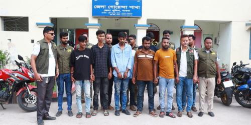 পাবনায় পিস্তল-গুলিসহ গ্রেপ্তার ৭