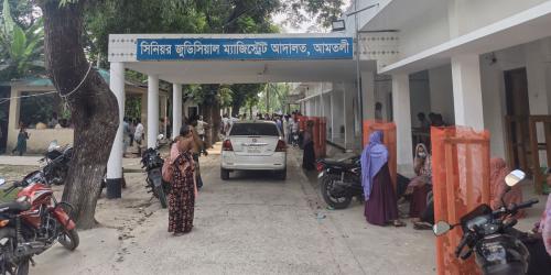বরগুনায় সংরক্ষিত বন দখল ও গাছ কাটার অভিযোগে ৫ জন কারাগারে