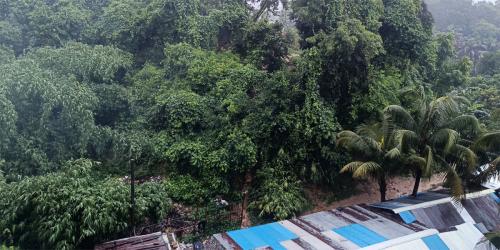 ভারী বর্ষণে ডুবল চট্টগ্রাম, পাহাড়ধসের শঙ্কা