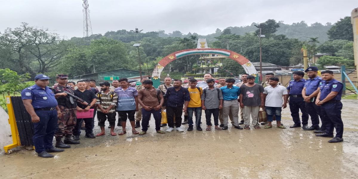 ভারতে সাজাভোগ শেষে ফেরত আসলেন ১০ বাংলাদেশি