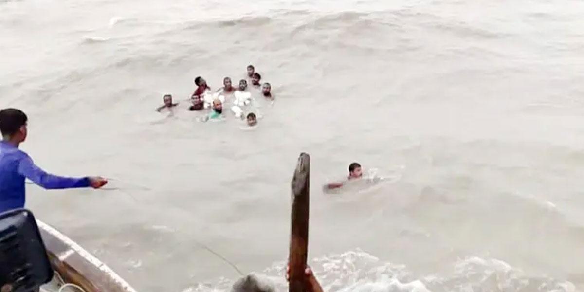 বঙ্গোপসাগরে ৩ ট্রলারডুবি, নিখোঁজ ১৩ জেলে