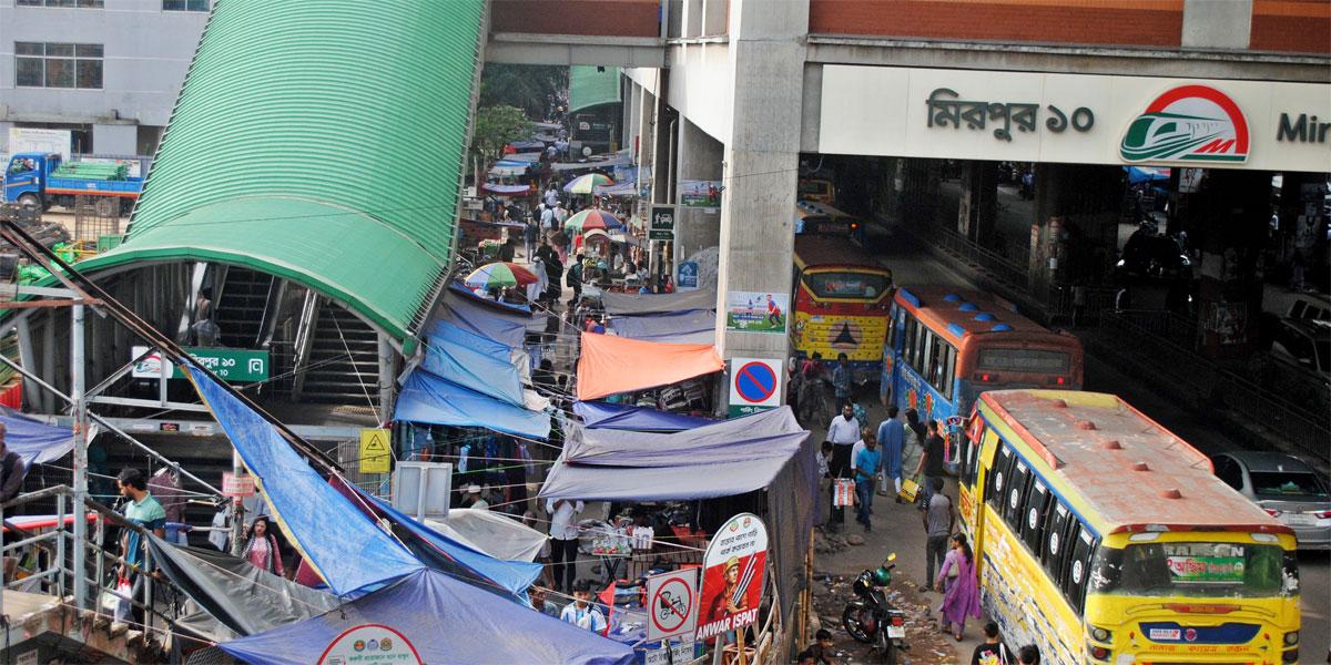 স্বপ্নের মেট্রোরেল স্টেশনের নিচে এখন হাটবাজার