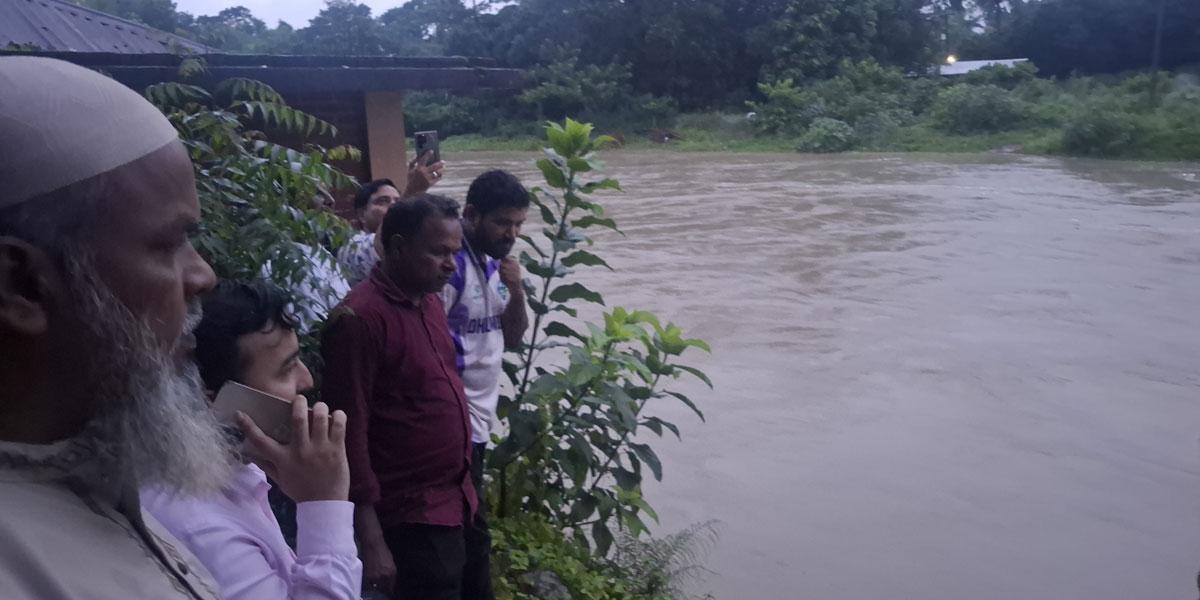 ফটিকছড়িতে ভারী বর্ষণে বন্যা ও পাহাড়ধসের শঙ্কা, প্রশাসনের সতর্কতা