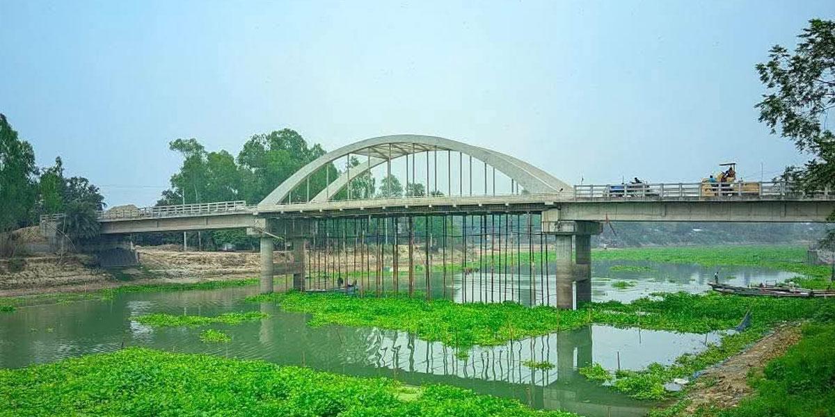 সিংড়ায় দৃষ্টিনন্দন ব্রিজে রাতে বাড়ে ছিনতাই, আতঙ্কে এলাকাবাসী