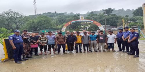 ভারতে সাজাভোগ শেষে ফেরত আসলেন ১০ বাংলাদেশি