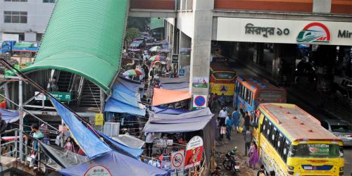 স্বপ্নের মেট্রোরেল স্টেশনের নিচে এখন হাটবাজার