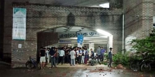 বিশ্বকাপের ম্যাচকে কেন্দ্র করে মাভাবিপ্রবিতে শিক্ষার্থীদের সংঘর্ষ, আহত ১০