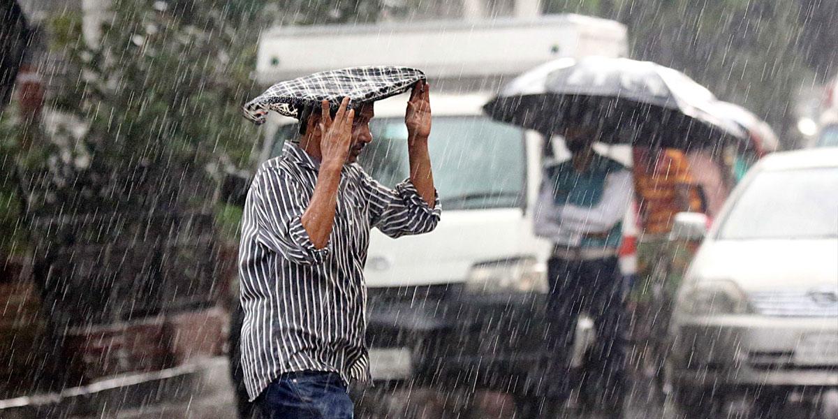 দুপুরের মধ্যে ঢাকাসহ ২০ জেলায় বজ্রবৃষ্টির আশঙ্কা