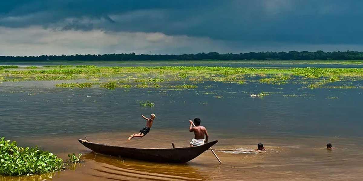 প্রকৃতির কোলে এক নির্মল জলভূমি