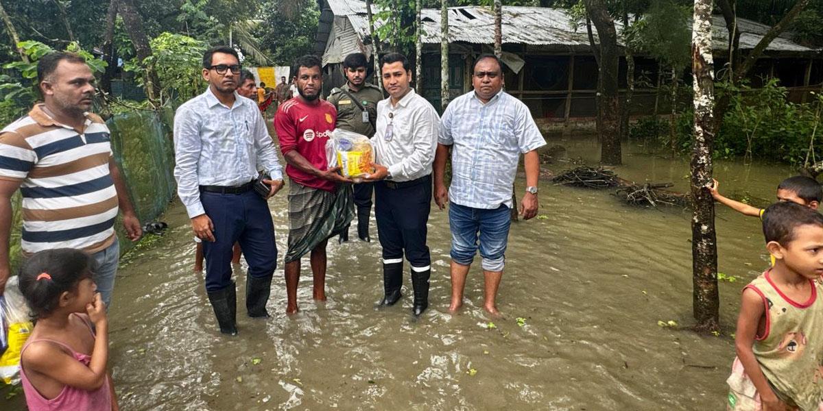 হাতিয়ায় জোয়ার-বৃষ্টিতে জনদুর্ভোগ, ৫ হাজার পরিবার পেল খাদ্যসহায়তা