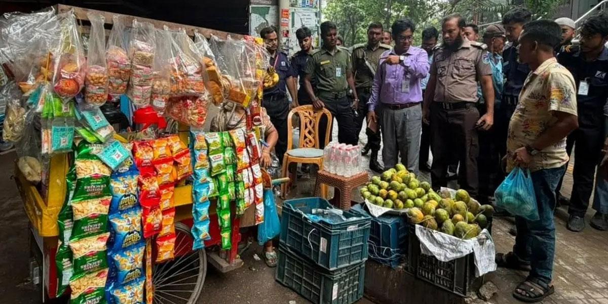 খবরের কাগজের সংবাদের পর মেট্রোরেল স্টেশনে উচ্ছেদ অভিযান চালায় ডিএমটিসিএল