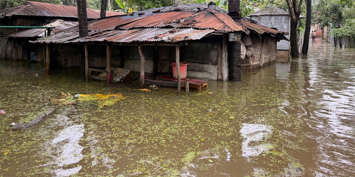 সাঙ্গুর পানি বিপৎসীমার উপরে, সাতকানিয়ায় পানিবন্দি লক্ষাধিক মানুষ