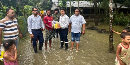 হাতিয়ায় জোয়ার-বৃষ্টিতে জনদুর্ভোগ, ৫ হাজার পরিবার পেল খাদ্যসহায়তা